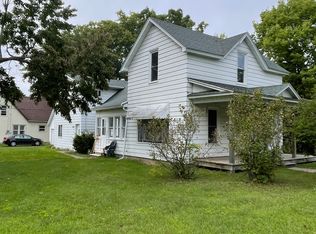 921 8th St E, Menomonie, WI 54751