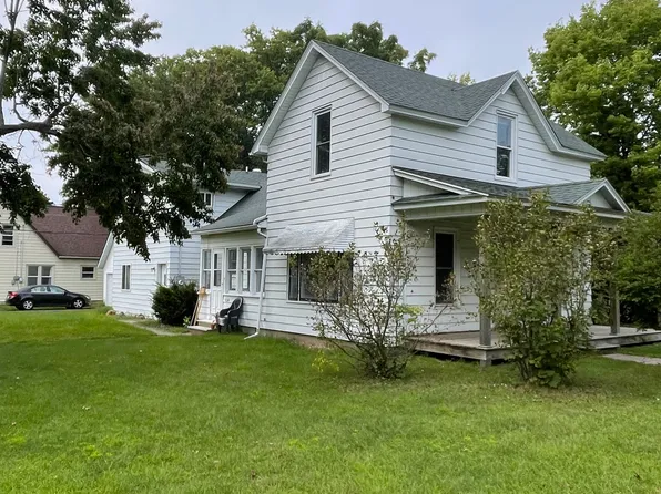 921 8th St E, Menomonie, WI 54751