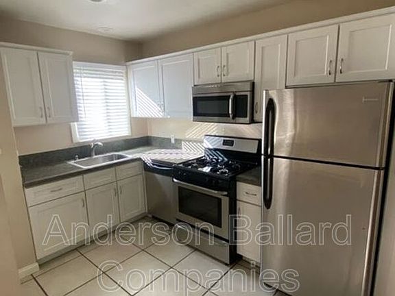 4th image of 1827 Grismer Ave
