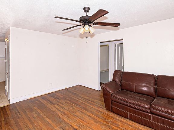 5th image of 917 Pearl St