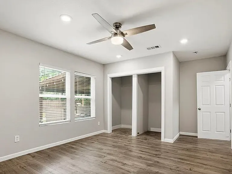 1020 W Ford St — Photo 5
