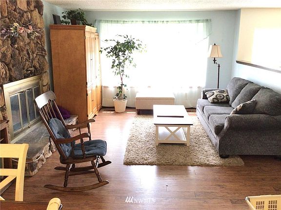 3rd image of 21705 125th Street Ct E