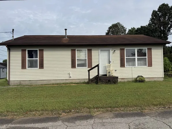 1000 Gallatin St, Ravenswood, WV 26164
