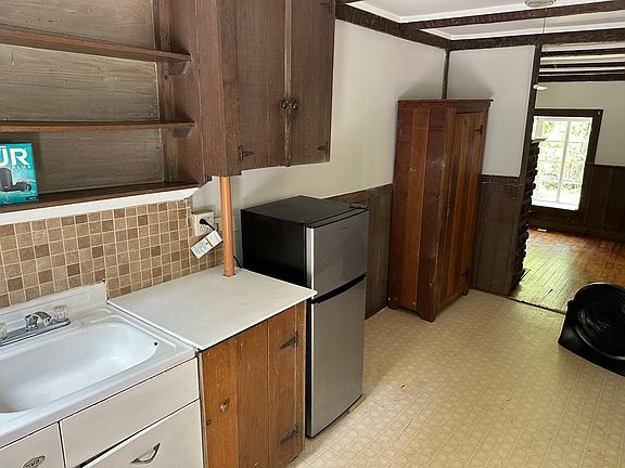 4th image of 122 Summer Place Ln
