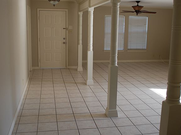FRONT ENTRYWAY