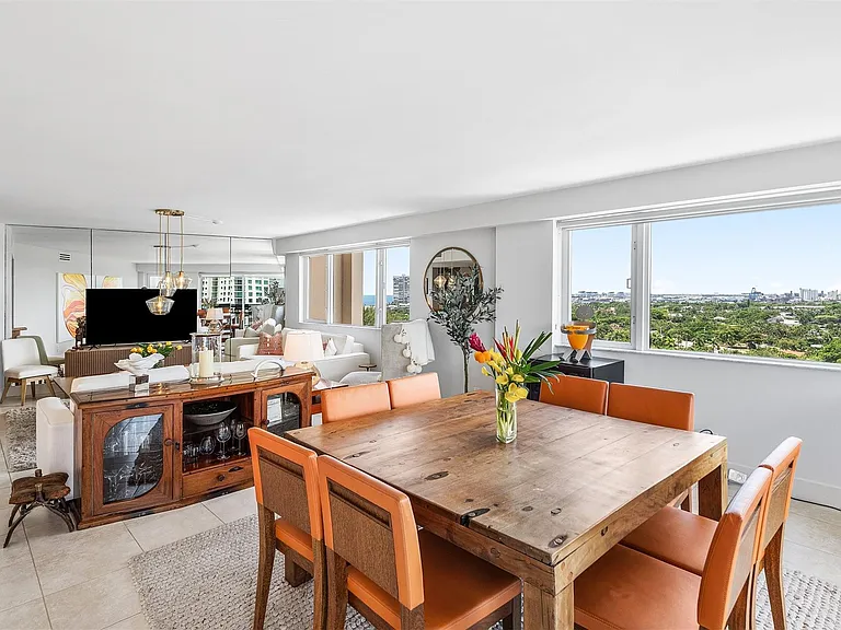 3000 Holiday Dr — Photo 12