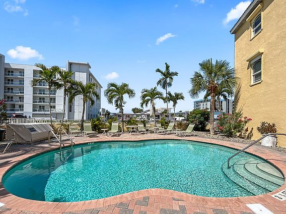 3rd image of 11555 Gulf Blvd APT 115