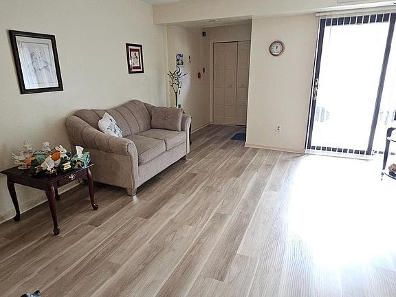 5th image of 1101 Delaire Landing Rd #101