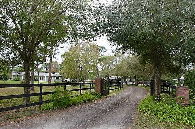 Your own gated entrance