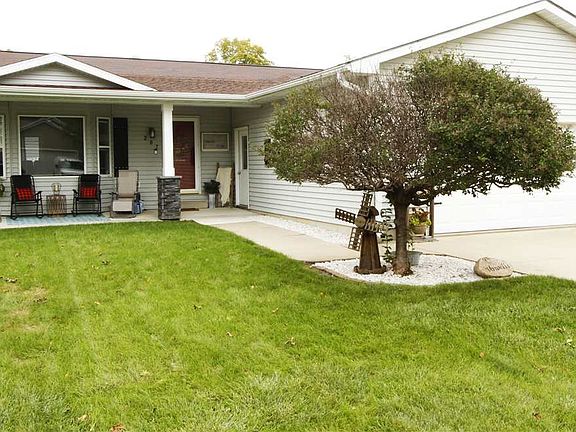 3rd image of 207 Eliasen Ave
