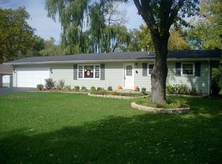 15714 W Sprucewood Ln, Libertyville, IL 60048