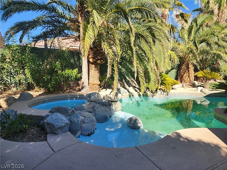 8606 Kennedy Heights Ct — Photo 17