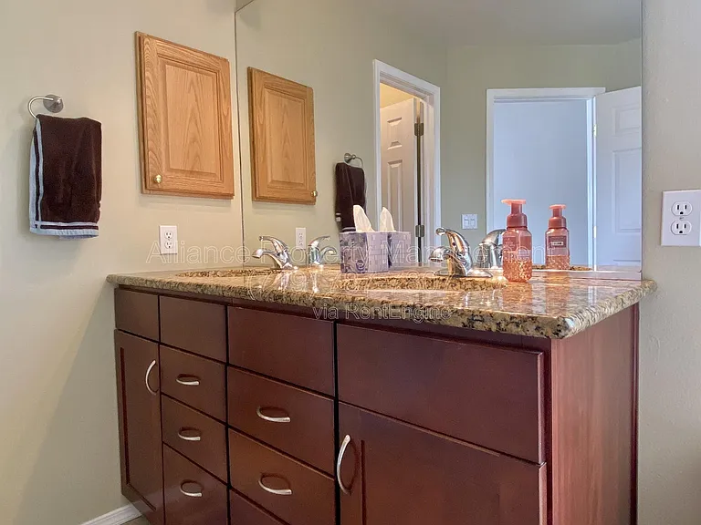 2825 Dristol Dr — Photo 20