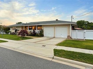 2326 Narragansett Ave, Seaford, NY 11783