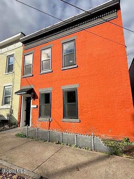 2nd image of 1009 5th Avenue
