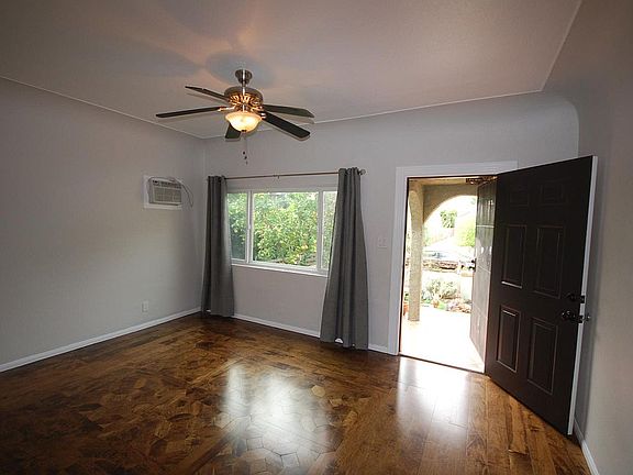 3rd image of 852 N Las Palmas Ave