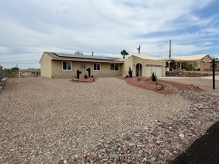 2195 Bombay Dr — Photo 4