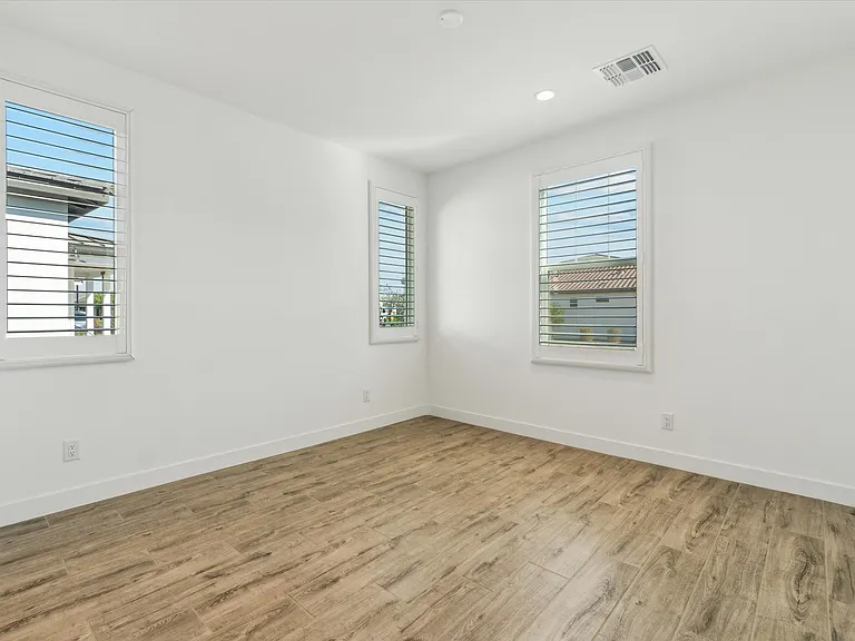 11138 N San Clemente St — Photo 14