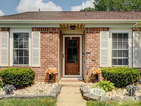 2nd image of 272 Bishop Ct