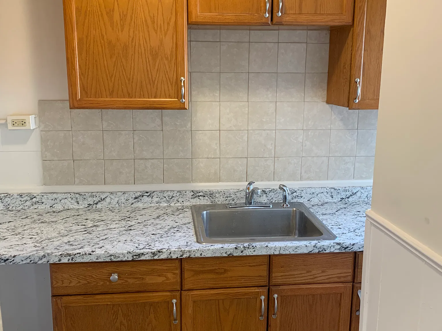 4 bed, 1200 sqft, $1,800 — Photo 2