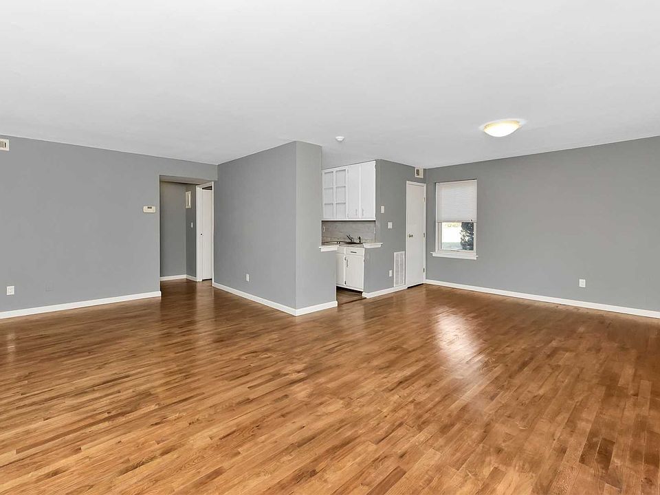 1st image of 220 Artist Lake Dr