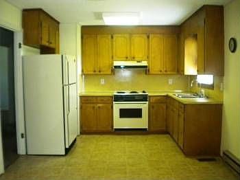 3rd image of 2511 Meadow Plaza Dr