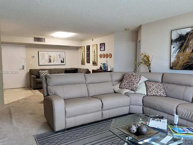 3600 Mystic Pointe Dr #1111 — Photo 4