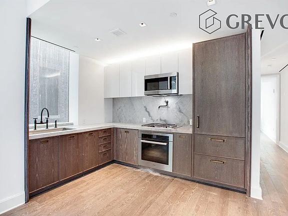 3rd image of 45 E 22nd St #16B