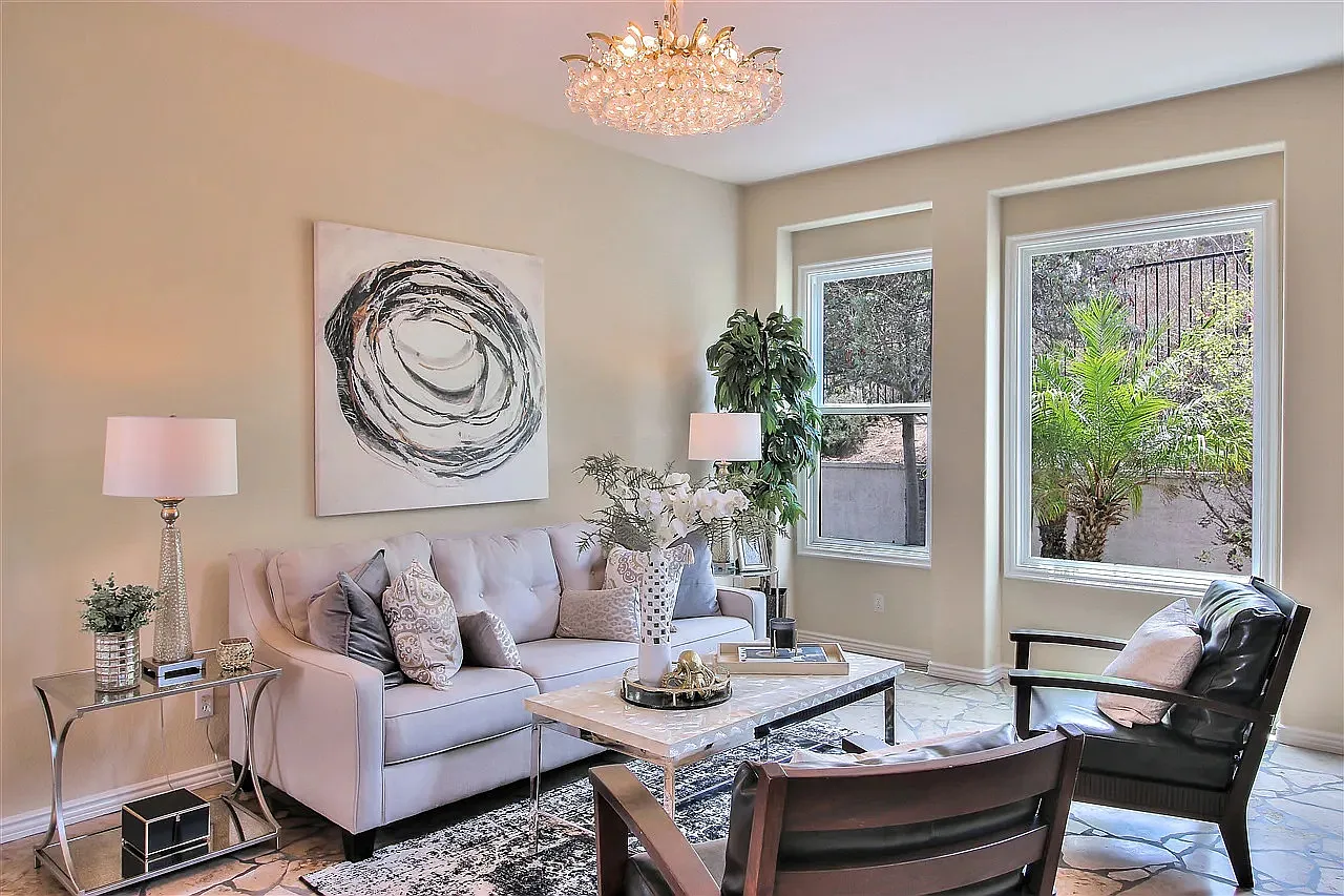 5 bed, 3922 sqft, $9,700 — Photo 2