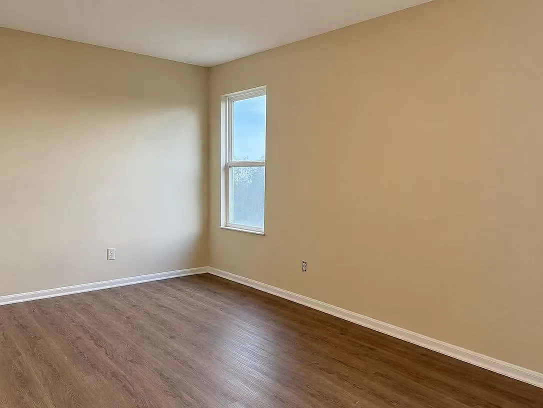 4 bed, 2.5 bath, 2258 sqft, $2,390 — Photo 4