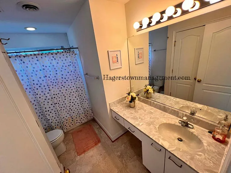 11507 Rolling Green Ct — Photo 36