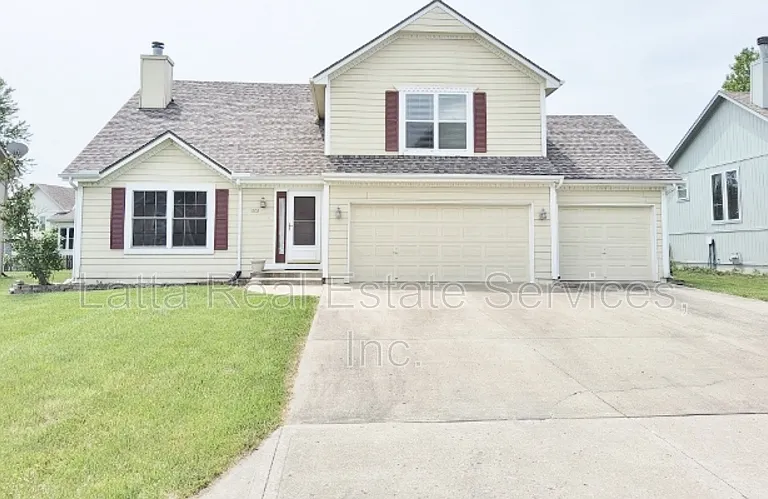 1208 SE Meridian Dr — Photo 1