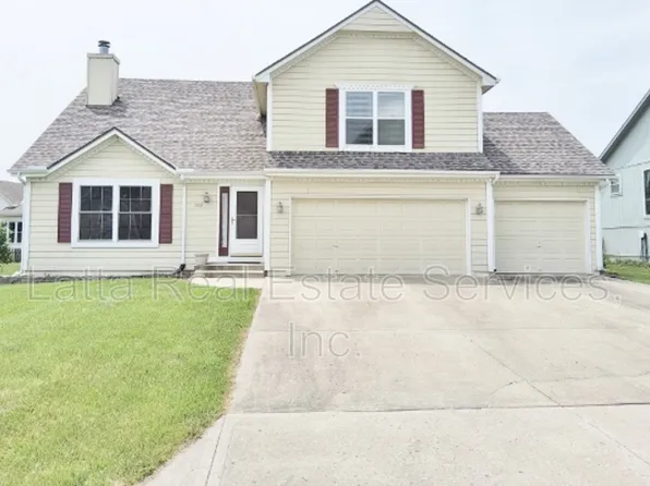 1208 SE Meridian Dr, Lees Summit, MO 64081