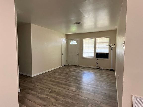 3rd image of 1314 Oak Dr