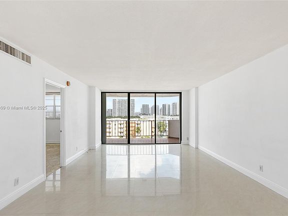 4th image of 3545 NE 166th St APT 807