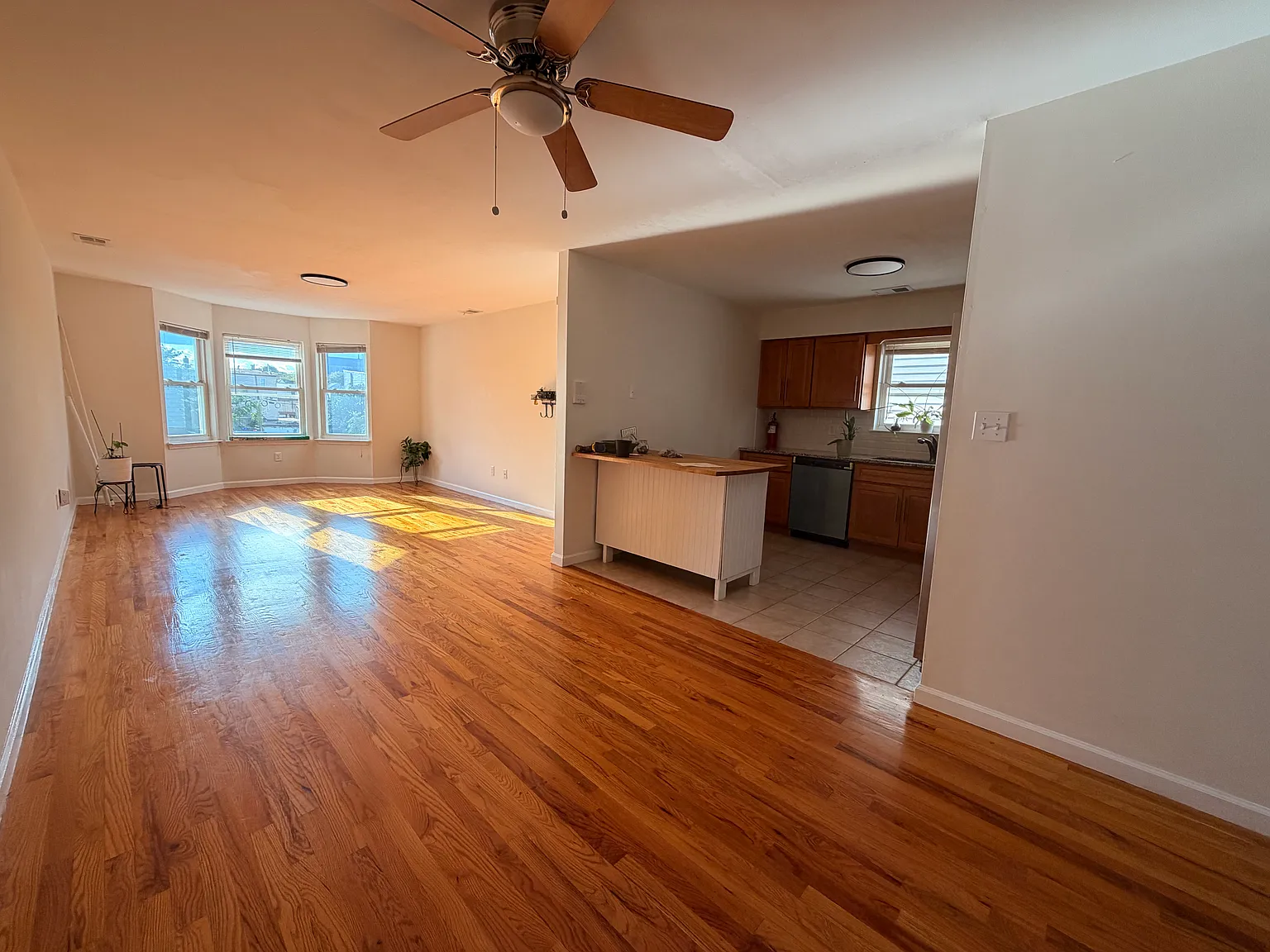 3 bed, $2,800 — Photo 2