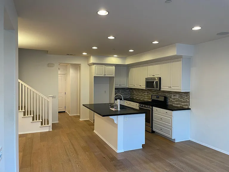 869 E Mountain Way #C — Photo 4