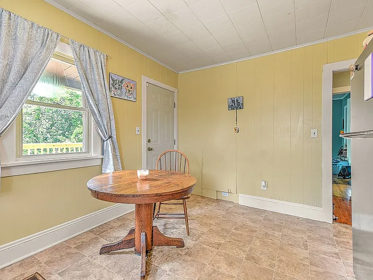 2913 Ashley St — Photo 7