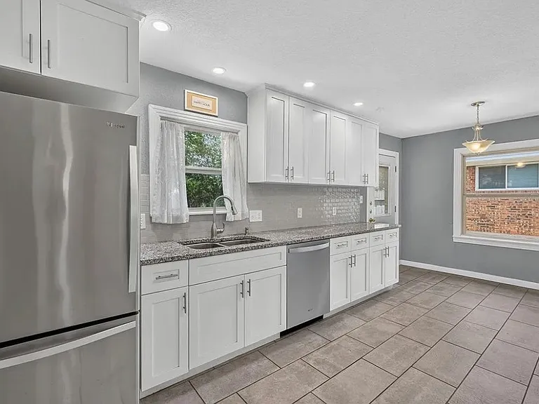 1030 N Isla St — Photo 5