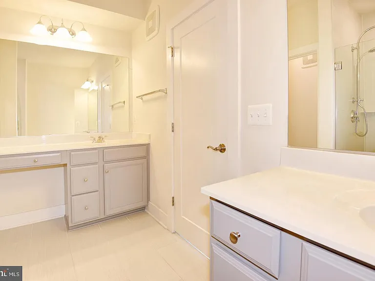44858 Tiverton Sq — Photo 41