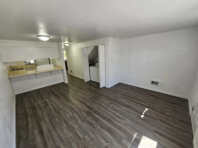 226 Little St SW #3 — Photo 6