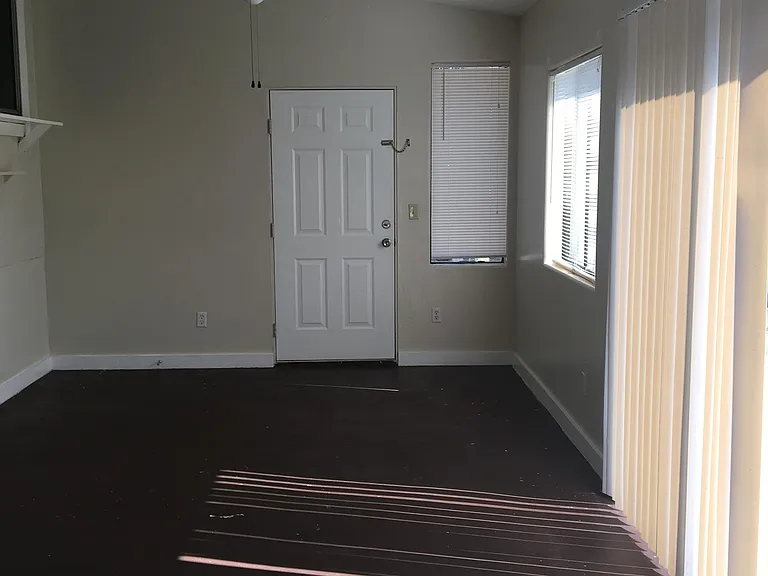 219 Blackburn St — Photo 2