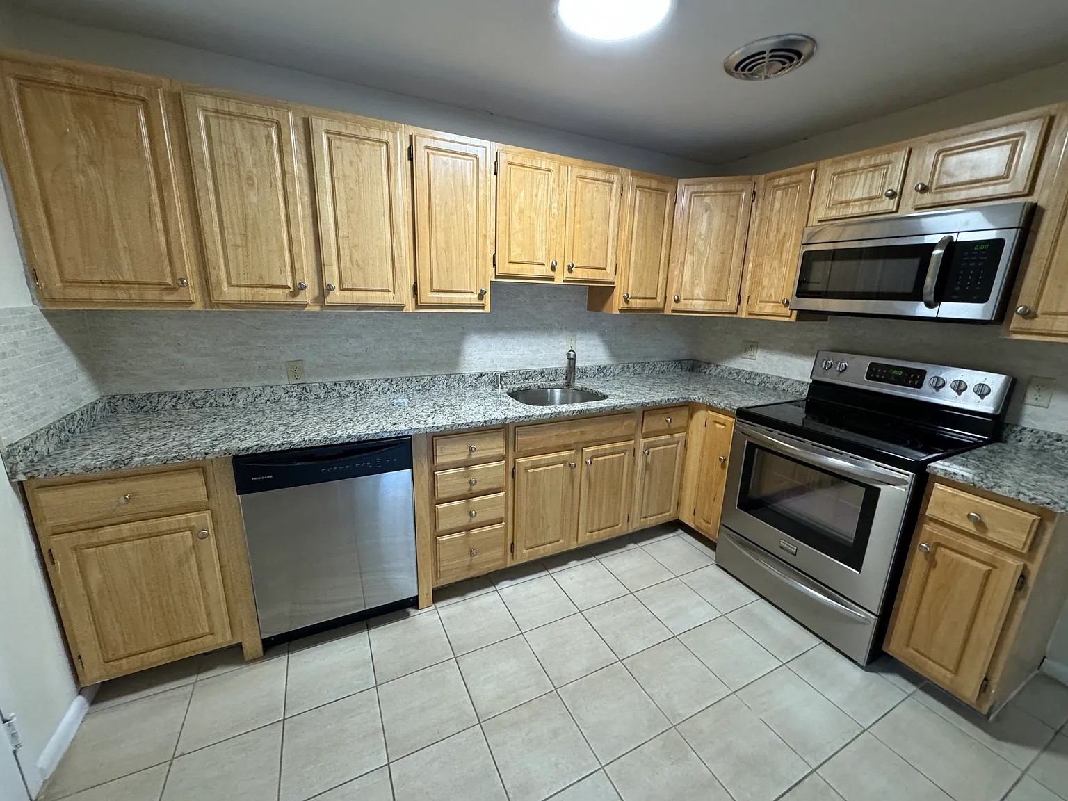 2 bed, $3,208 — Photo 3