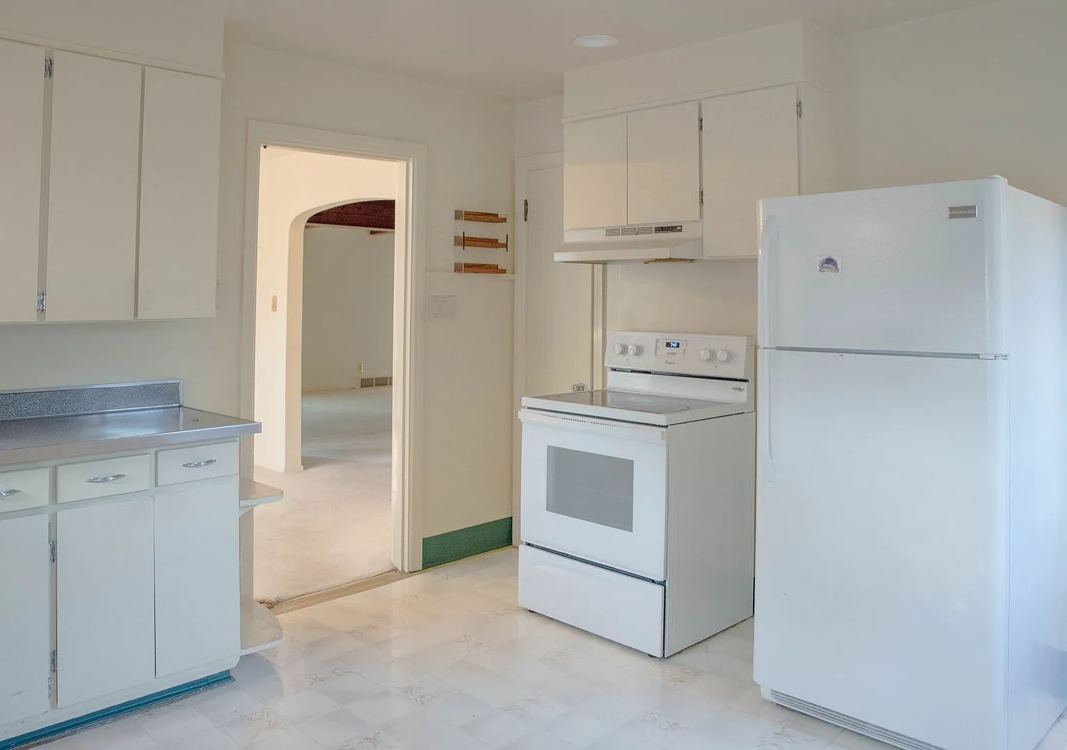 Spacious 4 Bedroom, 2 Bathroom Home with Detached Garage, Walking Distance to Ball State Campus! — Photo 3