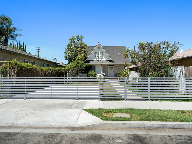 1851 Magnolia Ave #1/2 — Photo 1