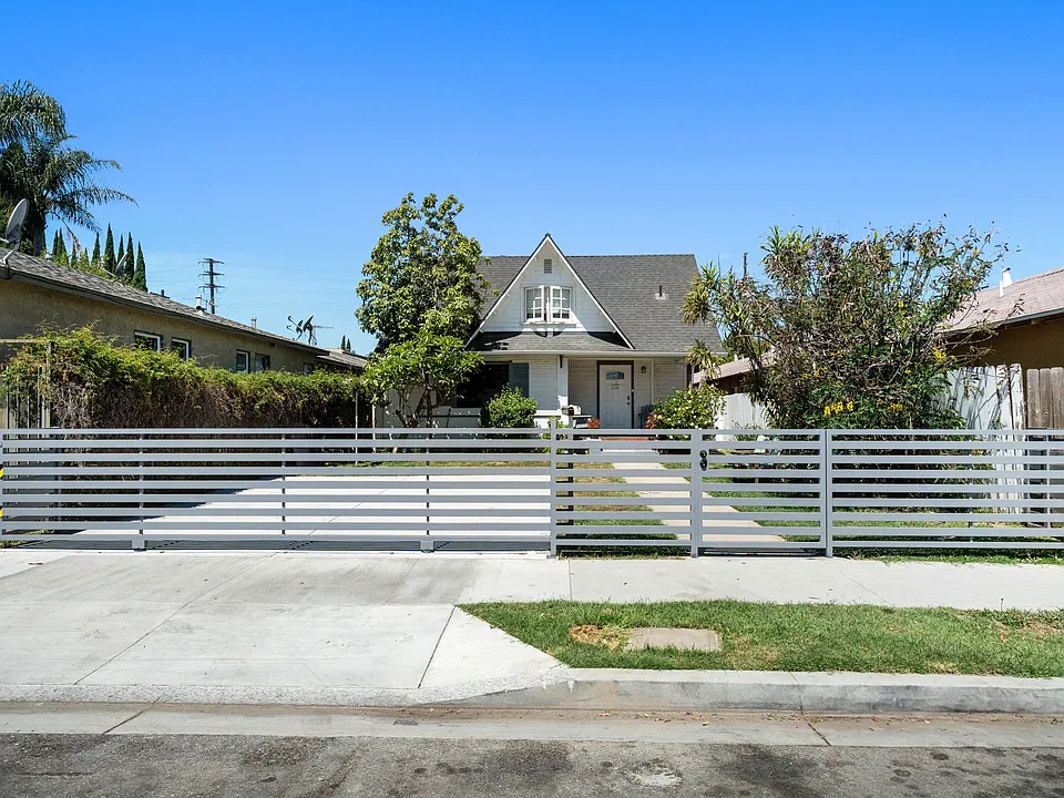 1851 Magnolia Ave #1/2