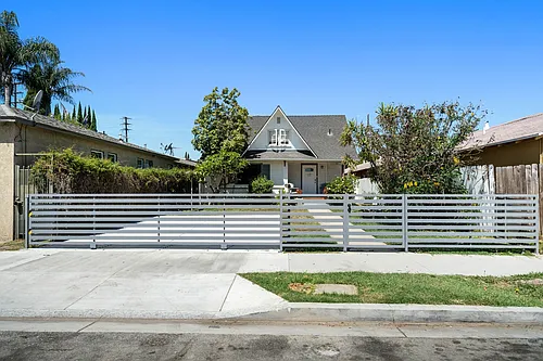 1851 Magnolia Ave #1/2 Photo 1