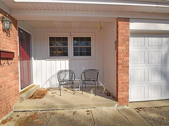 3rd image of 2472 Stonypoint Dr