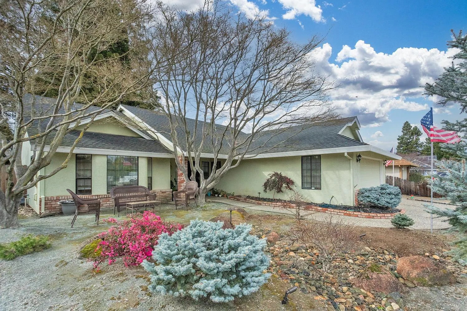 1938 Gray Ave photo 1