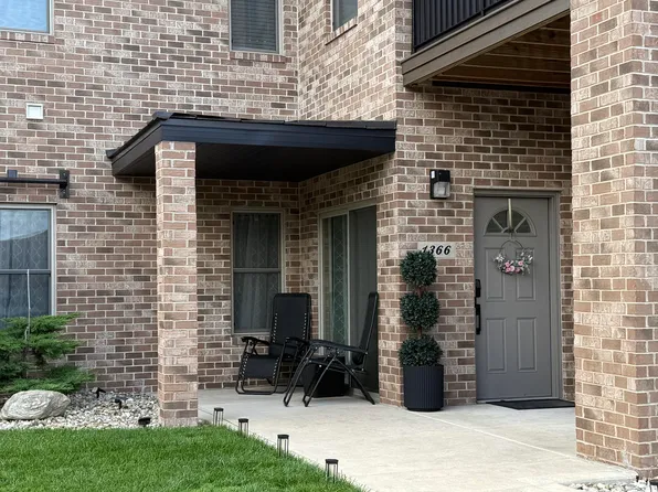 1366 Parke Dr, Crown Point, IN 46307